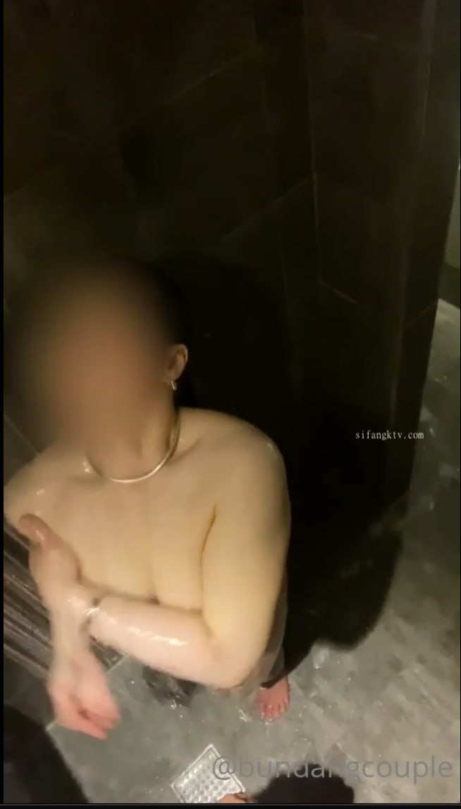 无套内射甜美小姐姐 聊聊天嗑瓜子 翻下内衣吸奶子 特写口交大白屁股上位骑乘